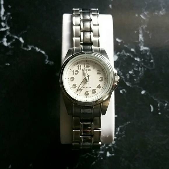 Fossil Accessories - FOSSIL 10ATM waterproof watch!  💖⌚